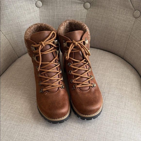 Women’s Brown Lace-Up Hiking Boots - Picture 3 of 4